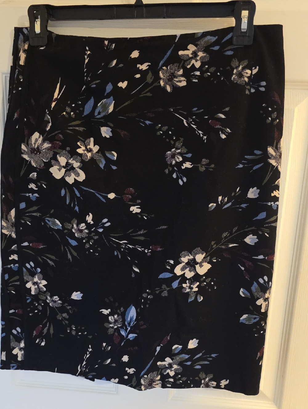 White House Black Market Black Floral Pencil Skirt